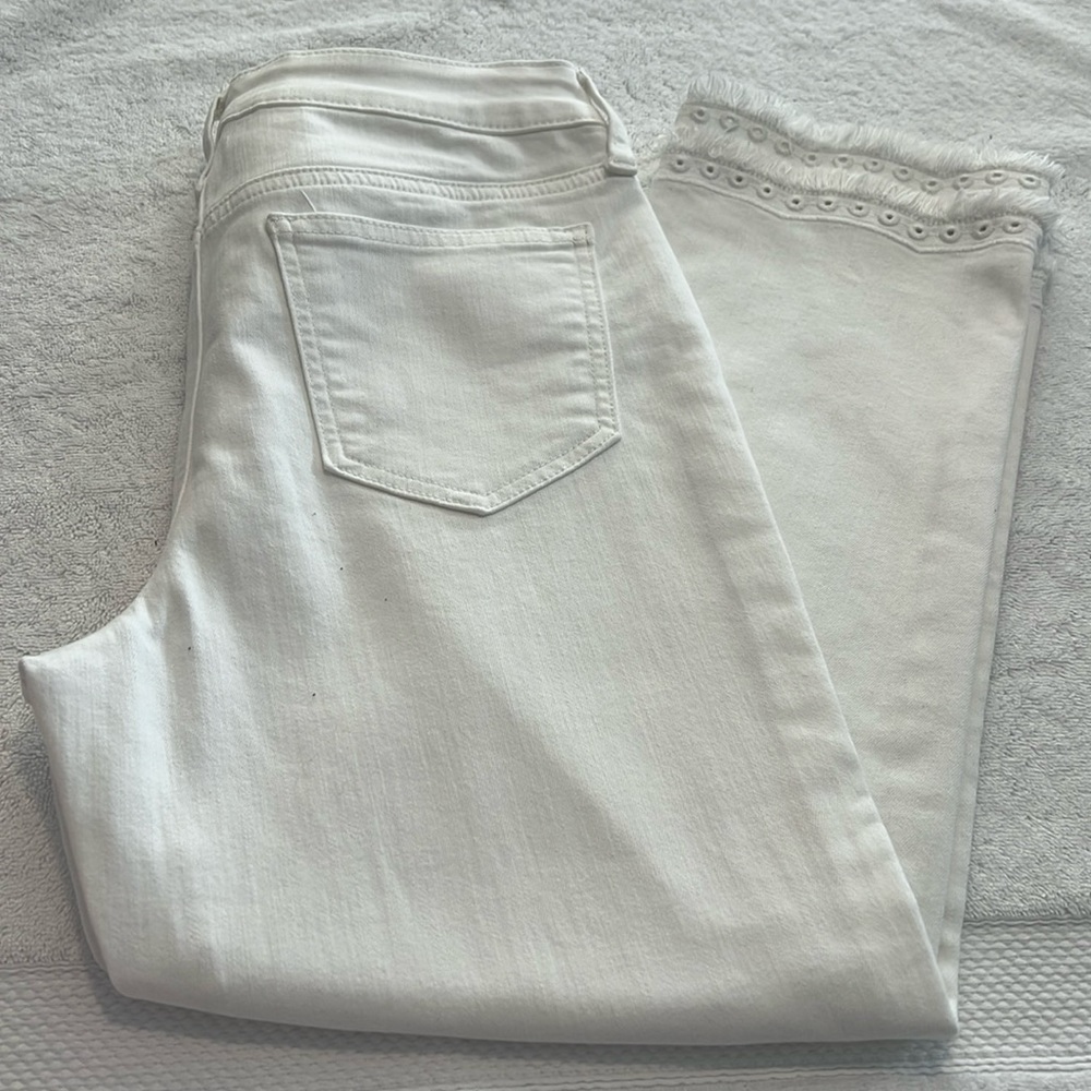 Chicos White So Slimming Girlfriend Slim leg crop pant